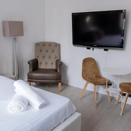 Peace * Λε Μπουρζέ