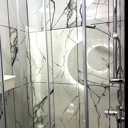 Peace * Λε Μπουρζέ